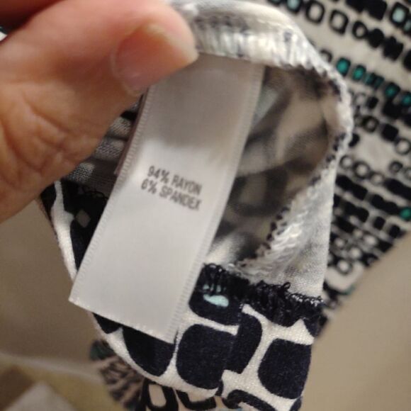 St John Stretch V Neck Short Sleeve Shirt Size Small. W1 - Picture 3 of 6